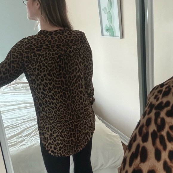 Leopard print blouse 🐆 - Picture 4 of 8